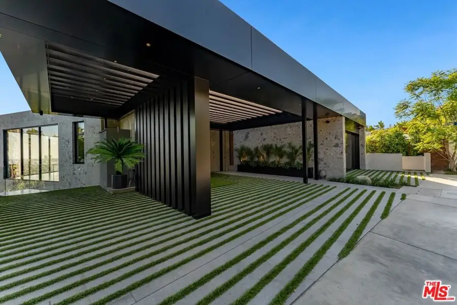 9056 St Ives Drive, Los Angeles, CA 90069 - #3