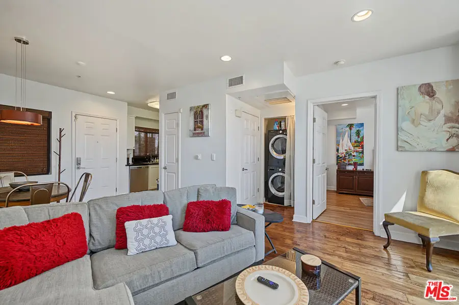 6038 Carlton Way #305, Los Angeles, CA 90028 - #3