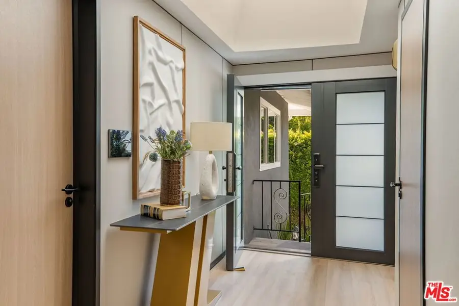 126 N Thurston Avenue, Los Angeles, CA 90049 - #2