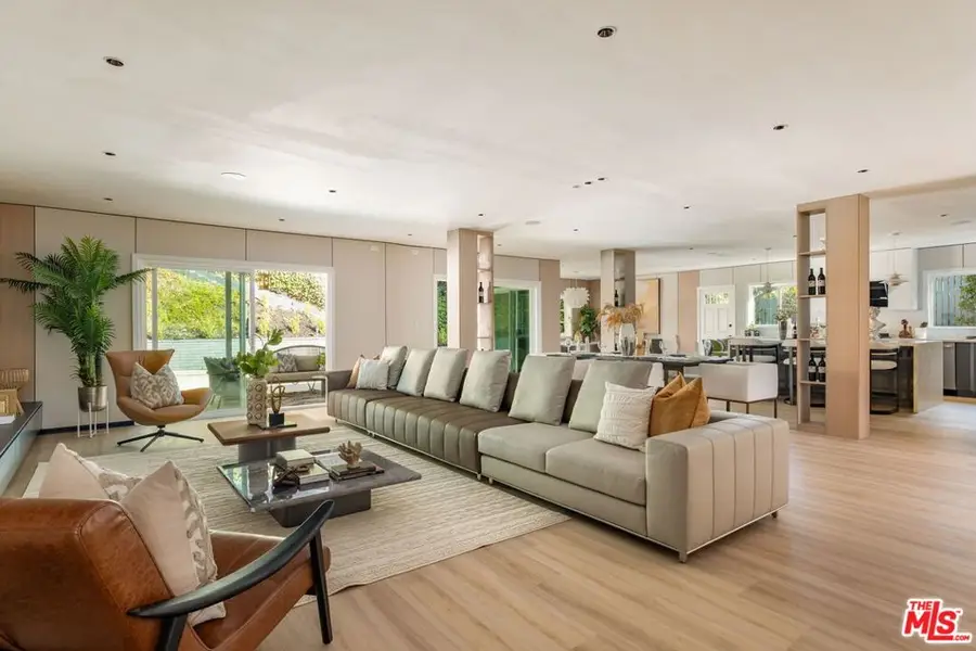 126 N Thurston Avenue, Los Angeles, CA 90049 - #3