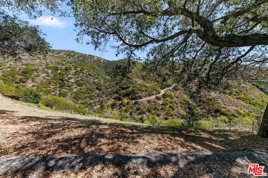 26557 Ocean View Dr, Malibu, CA 90265 - #2