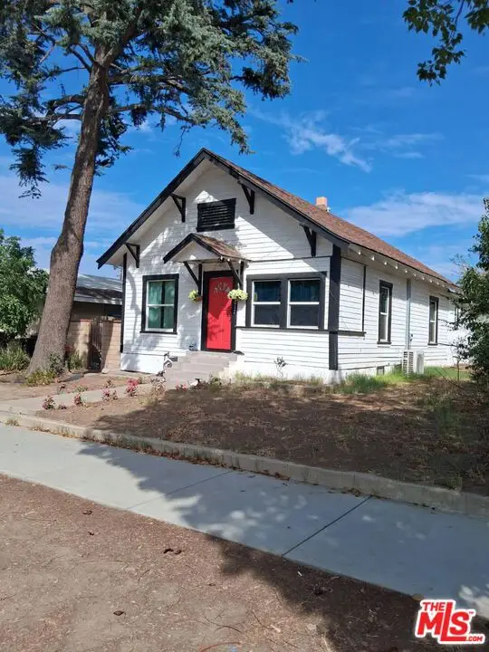 1017 S Washburn Avenue, Corona, CA 92882