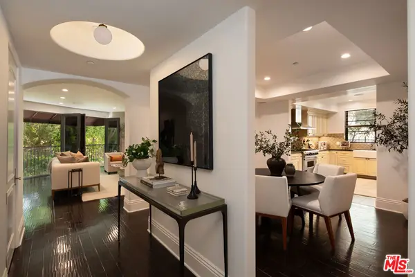 11715 Chenault Street #204, Los Angeles, CA 90049