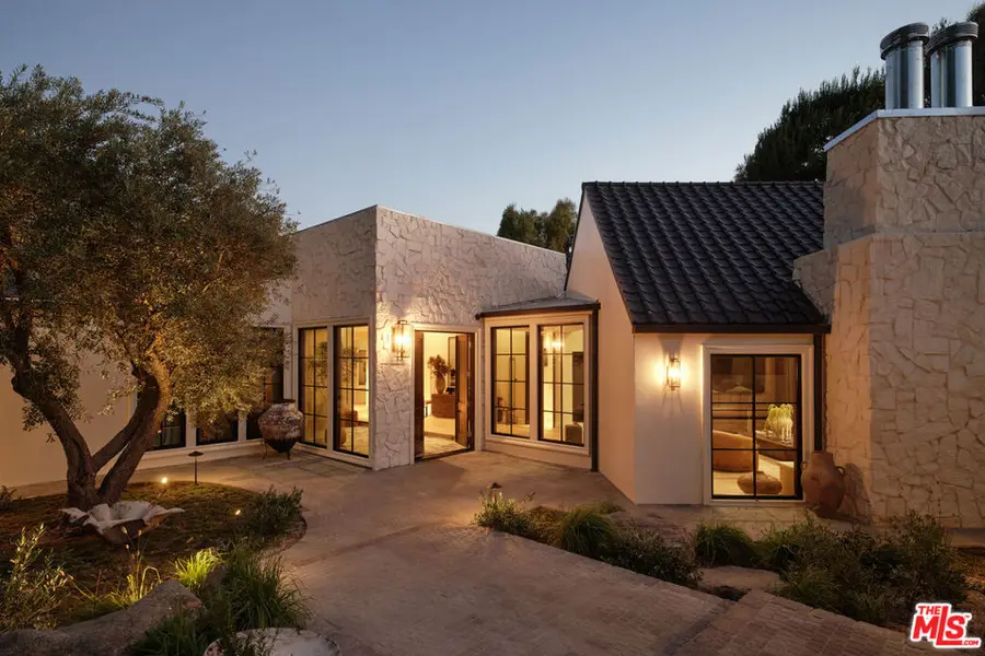 851 Strada Vecchia Road, Los Angeles, CA 90077 - #2