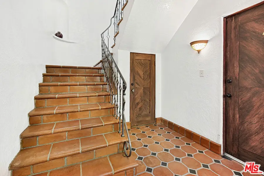 942 S Mansfield Avenue, Los Angeles, CA 90036 - #2