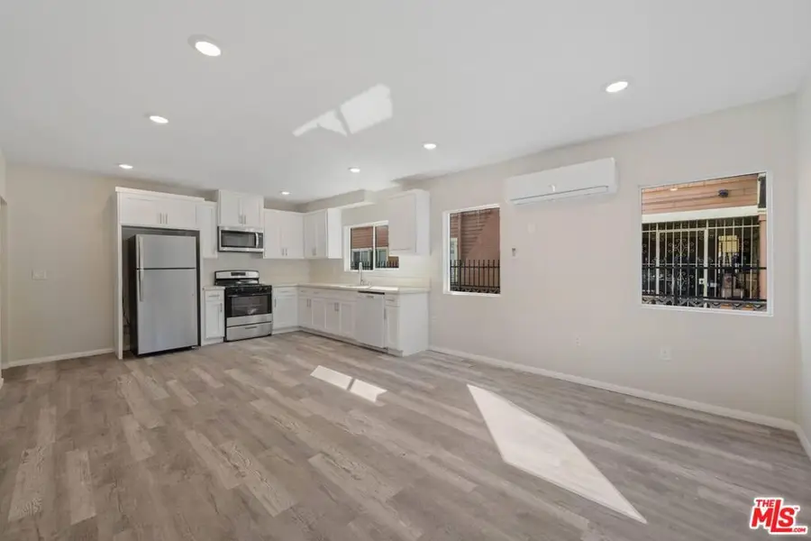 324 W 51st Street, Los Angeles, CA 90037 - #3