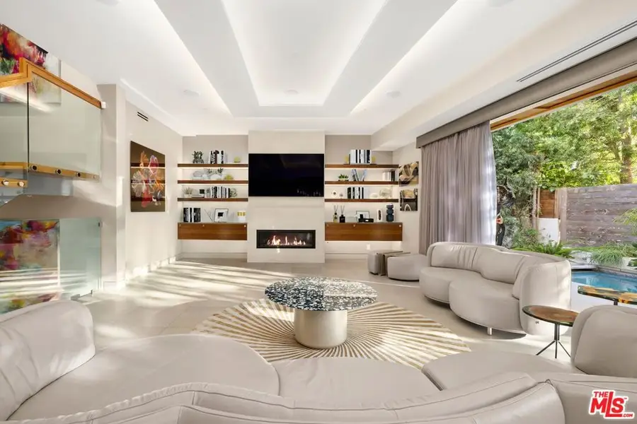 4005 Dixie Canyon Avenue, Sherman Oaks, CA 91423 - #3