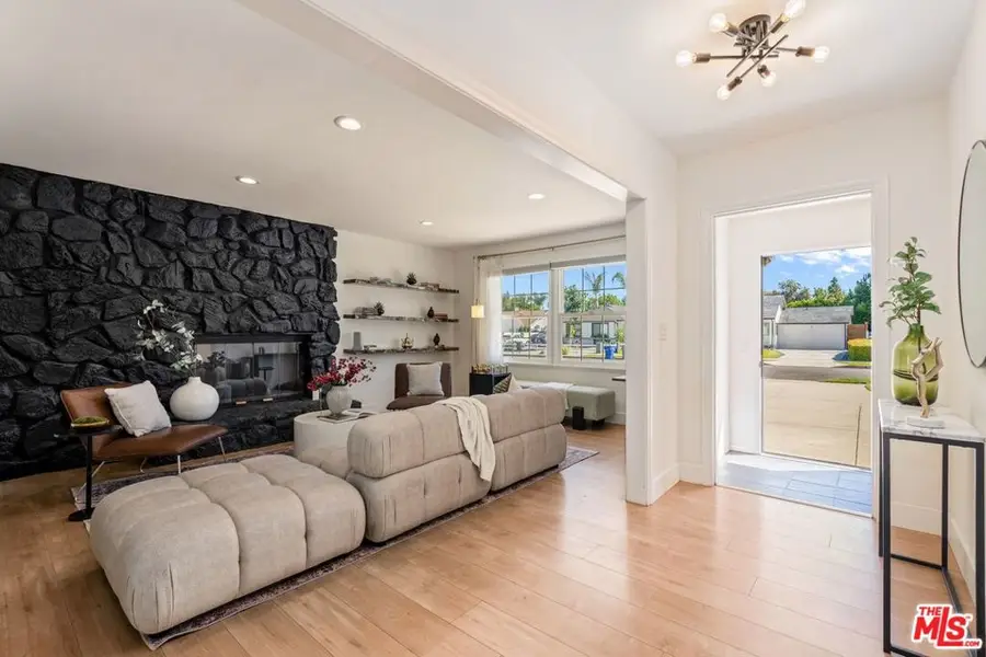 6607 Farralone Avenue, Woodland Hills, CA 91303 - #3