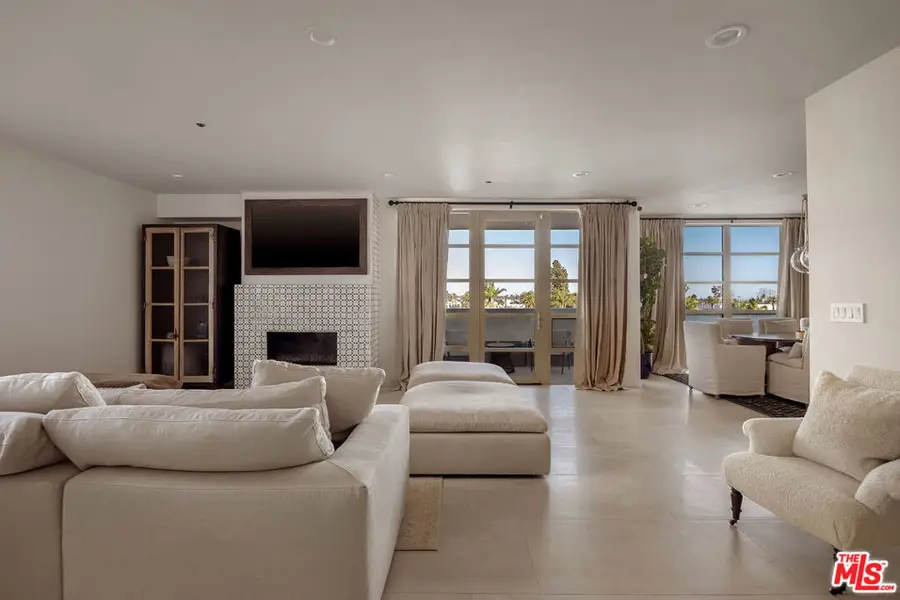 870 Haverford Avenue #303, Pacific Palisades, CA 90272 - #2