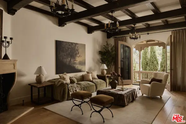 1588 Viewsite Drive, Los Angeles, CA 90069