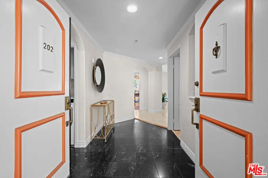 7218 Hillside Avenue #202, Los Angeles, CA 90046 - #3