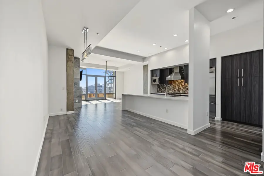 1111 S Grand Avenue #PH6, Los Angeles, CA 90015 - #3
