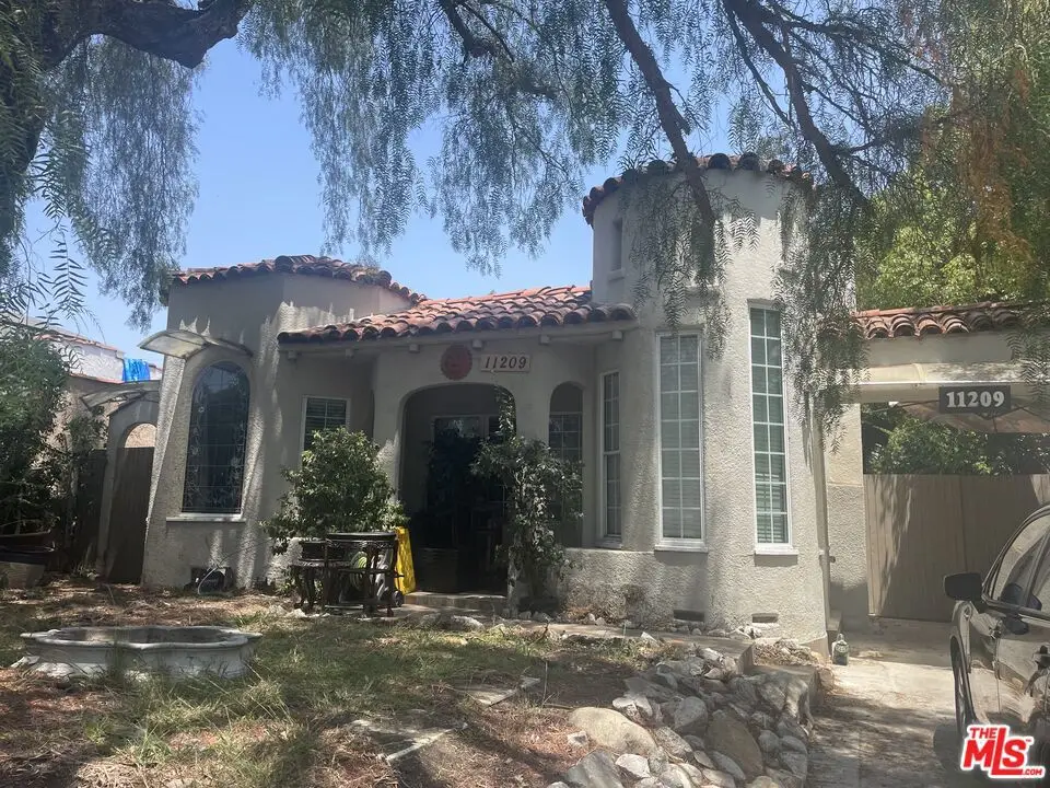 11209 Hatteras Street, North Hollywood, CA 91601 - #1