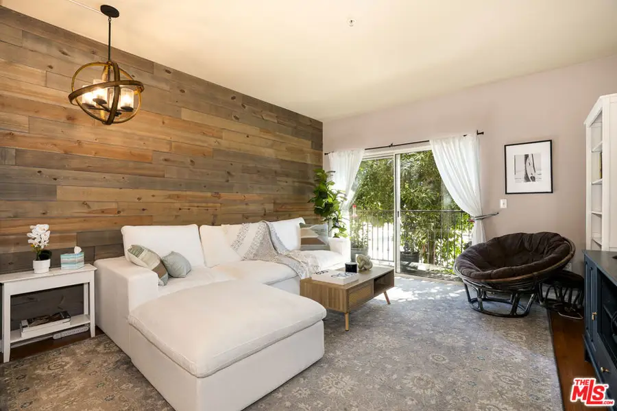 6525 Woodman Avenue #2, Valley Glen, CA 91401 - #2
