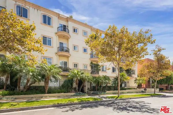 132 S Maple Drive #PH3, Beverly Hills, CA 90212
