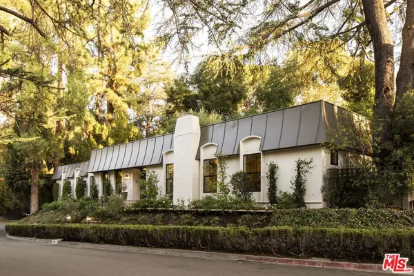 4963 Queen Victoria Road, Woodland Hills, CA 91364