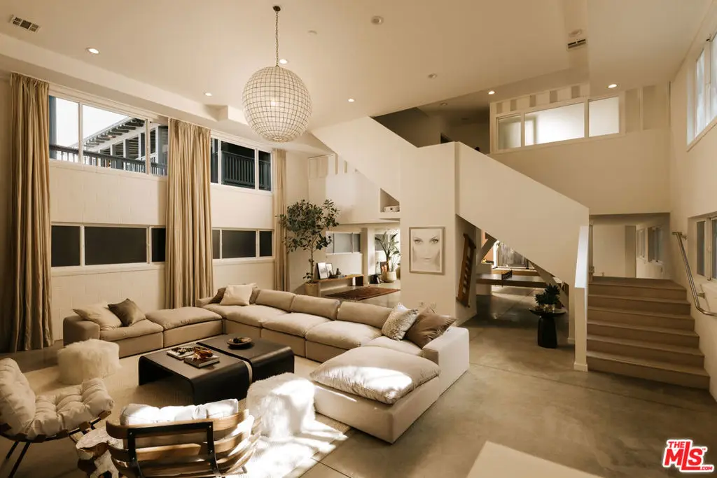 633 Santa Clara Avenue, Venice, CA 90291 - #1