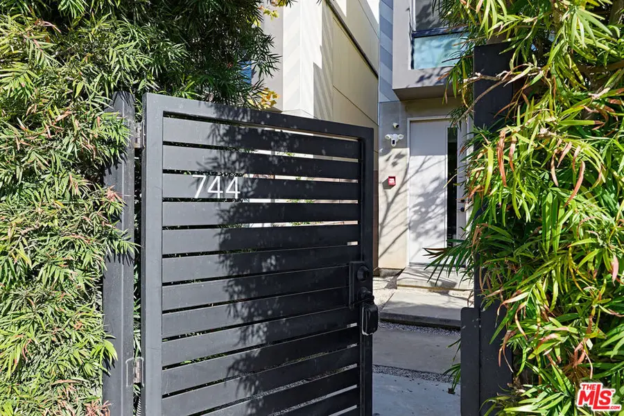744 Brooks Avenue, Venice, CA 90291 - #2