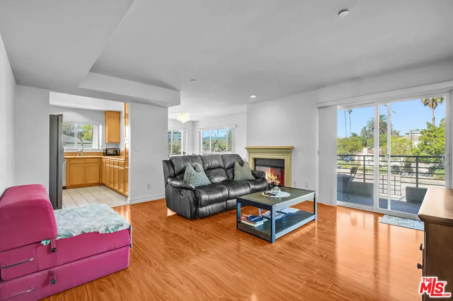 5764 San Vicente Boulevard #201, Los Angeles, CA 90019 - #3