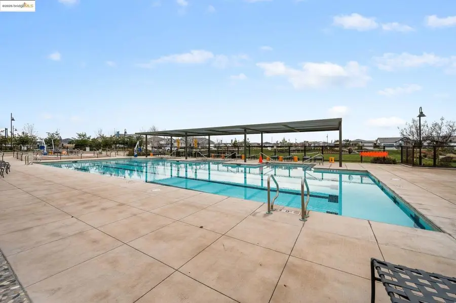 1052 Camborne Dr, Manteca, CA 95336 - Image #2