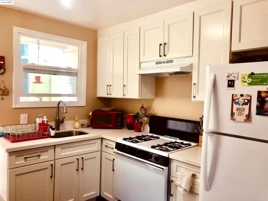 986 Kains Ave, Albany, CA 94705 - #3