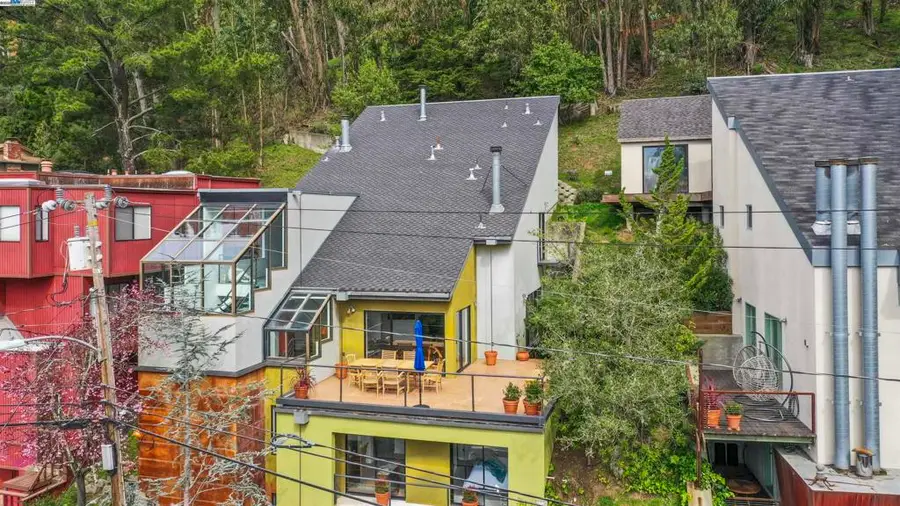 1822 Arrowhead Dr, Oakland, CA 94611 - Image #2