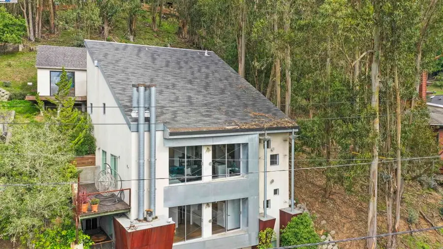 1828 Arrowhead Dr, Oakland, CA 94611 - Image #2