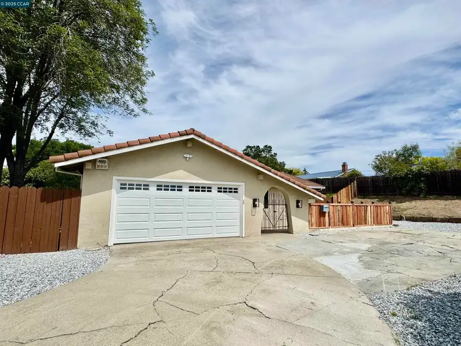 124 Fuschia Ct, Martinez, CA 94553 - Image #2