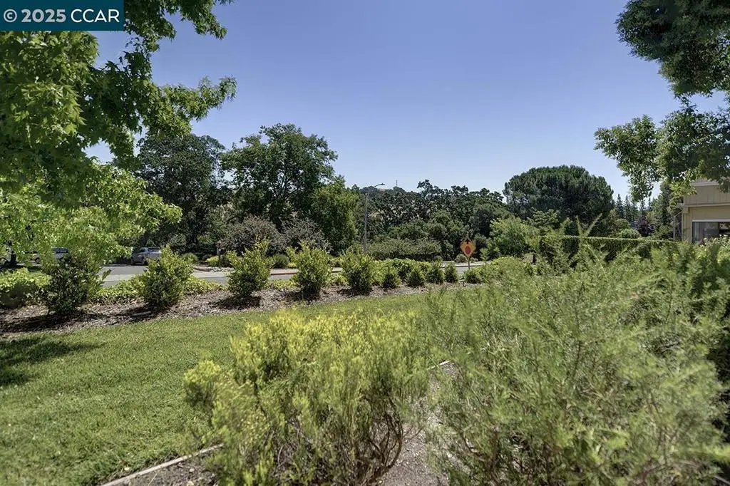 1125 Singingwood Ct #4, Walnut Creek, CA 94595 - Image #1