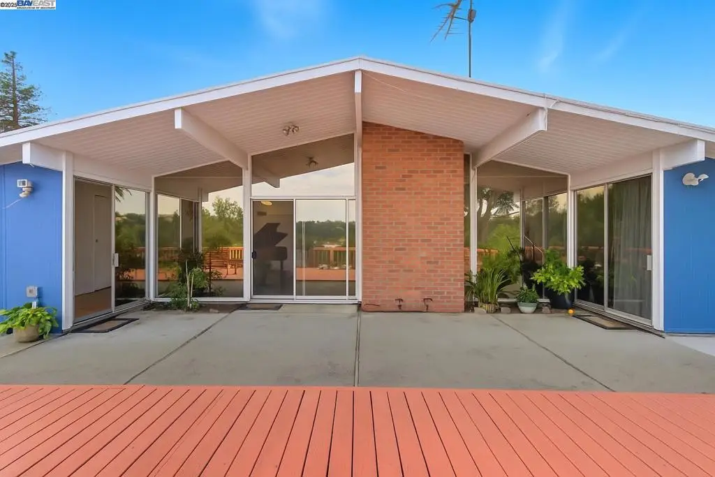 5605 Greenridge Rd, Castro Valley, CA 94552 - Image #1