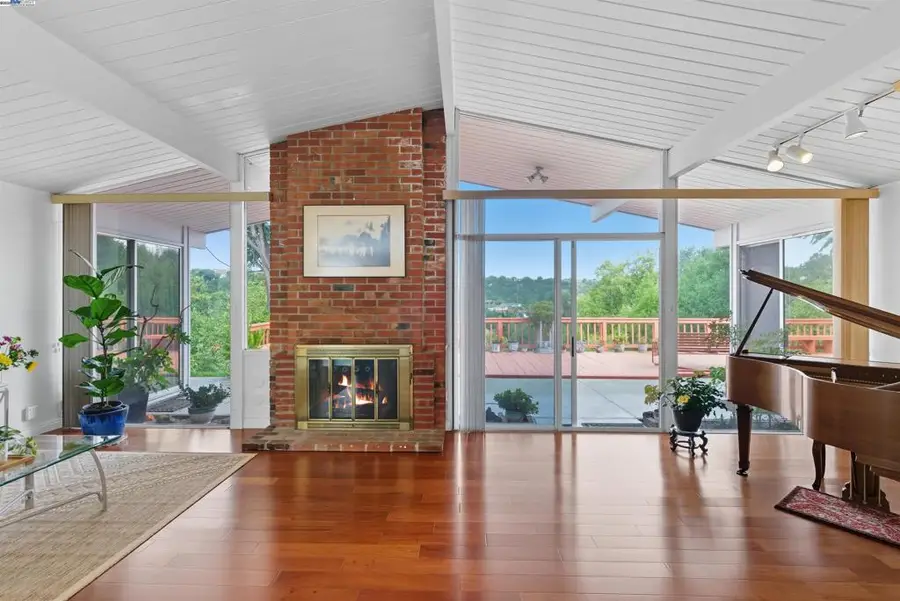 5605 Greenridge Rd, Castro Valley, CA 94552 - Image #3