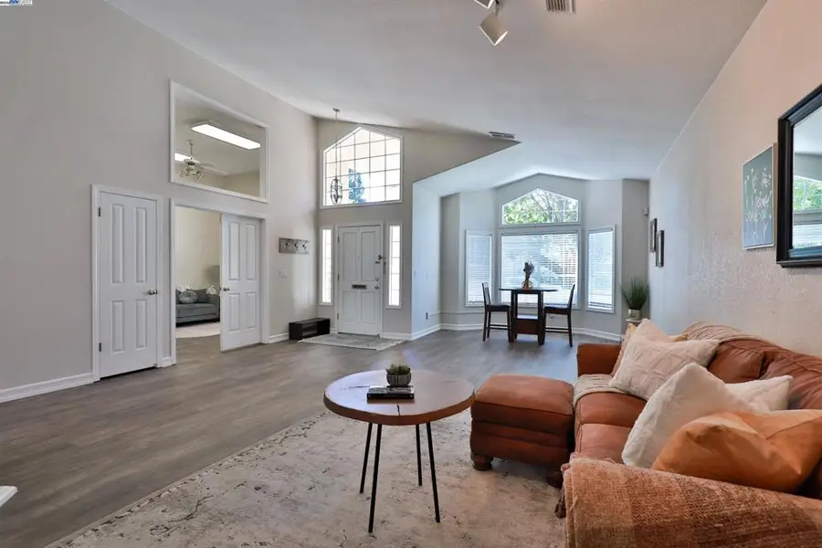 6113 Fountaindale Way, Carmichael, CA 95608 - Image #3