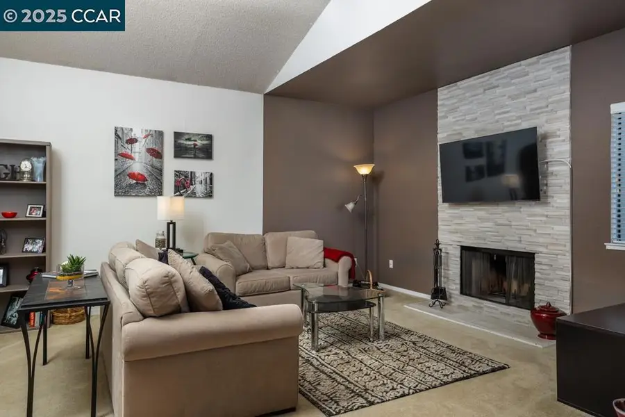 1086 Maywood Ln, Martinez, CA 94553 - Image #2