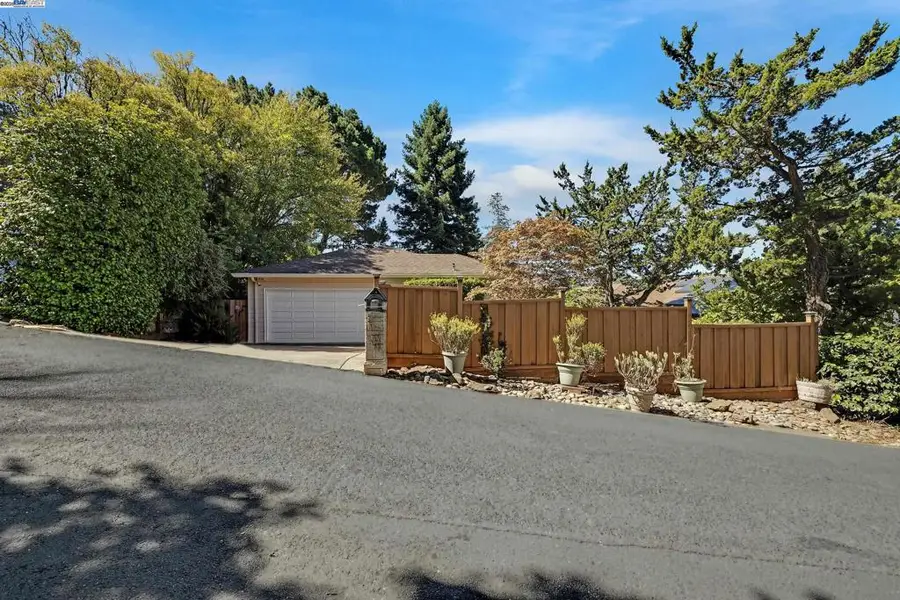 2863 Burton Dr, Oakland, CA 94611 - #2