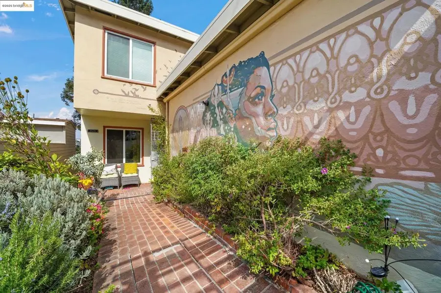 829 Vermont St, Oakland, CA 94610 - Image #3