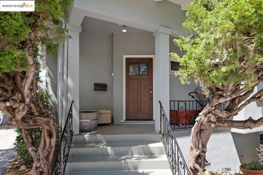 462 Cavour St, Oakland, CA 94618 - Image #2