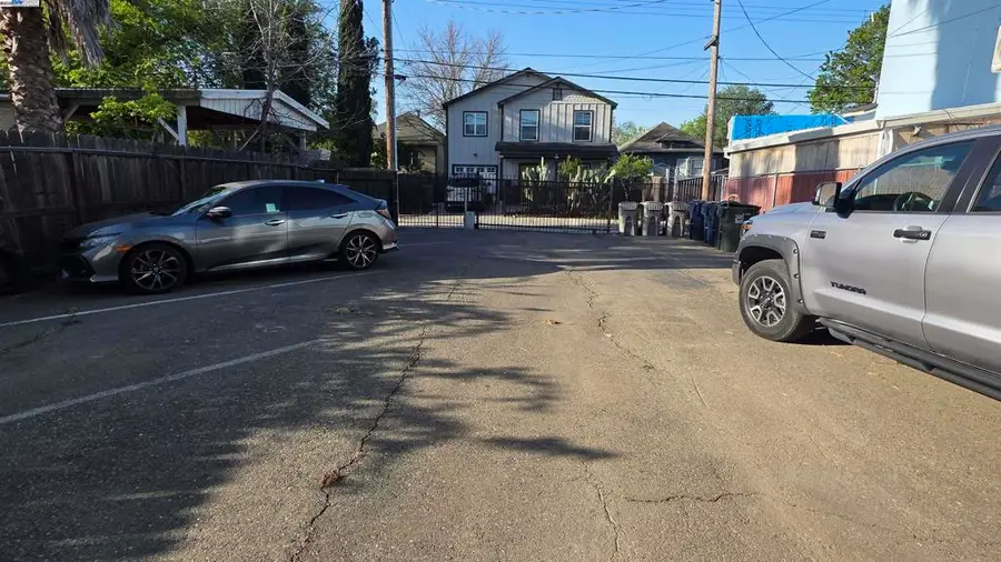 3208 2nd Ave, Sacramento, CA 95817 - #3