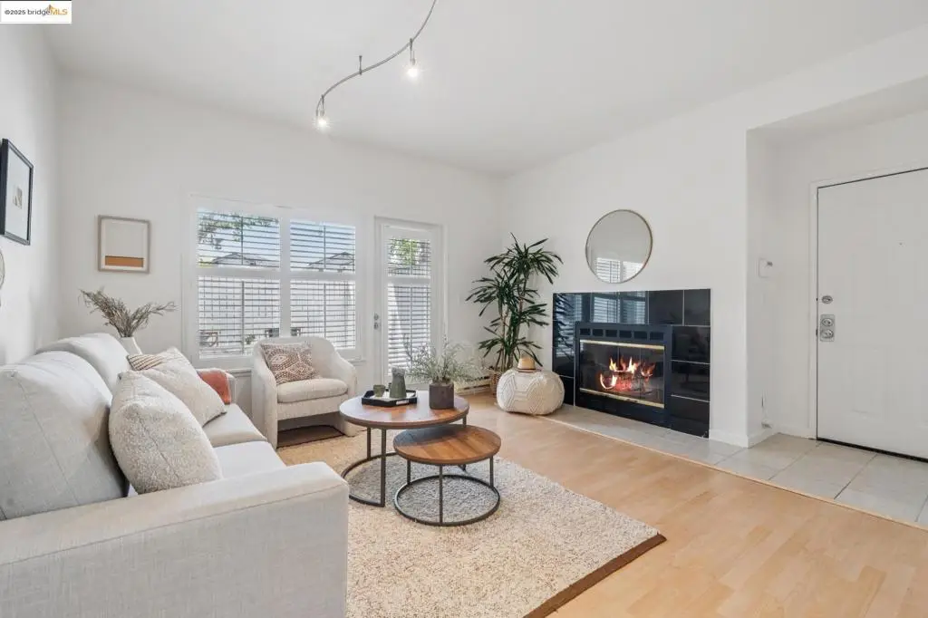 27 Bayside Ct, Richmond, CA 94804 - Image #1