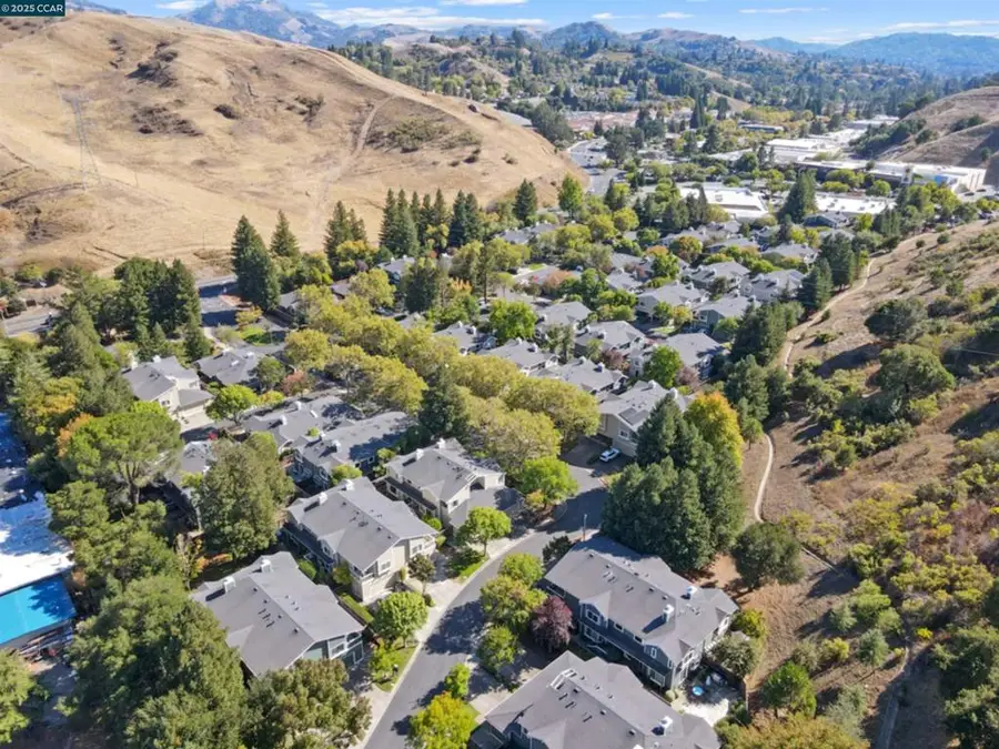 30 Hansen Ct, Moraga, CA 94556 - Image #2