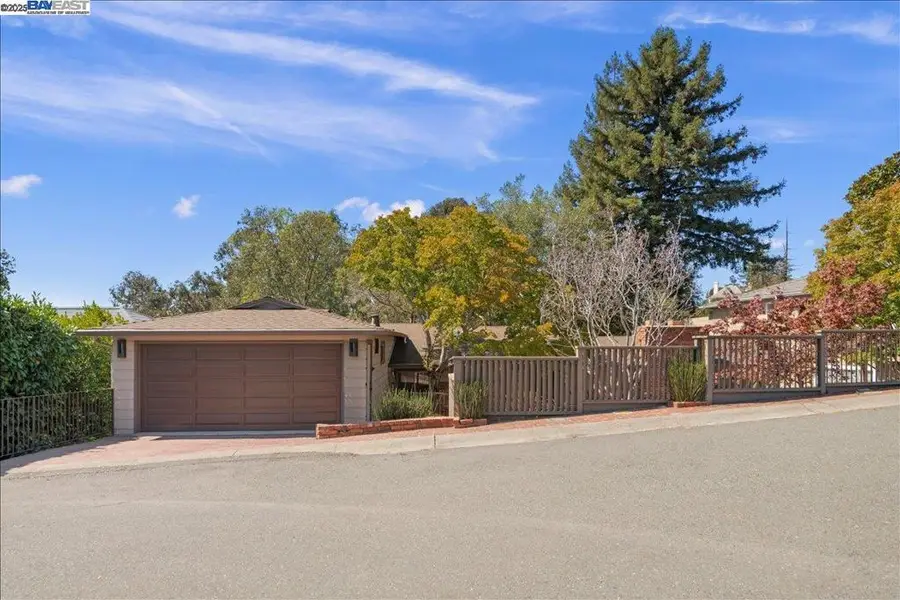 21 Tyson Cir, Piedmont, CA 94611 - Image #3