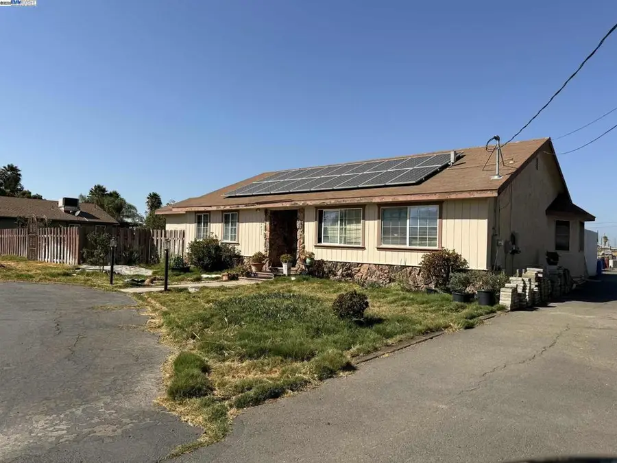 11601 W Clover Rd, Tracy, CA 95304 - Image #2