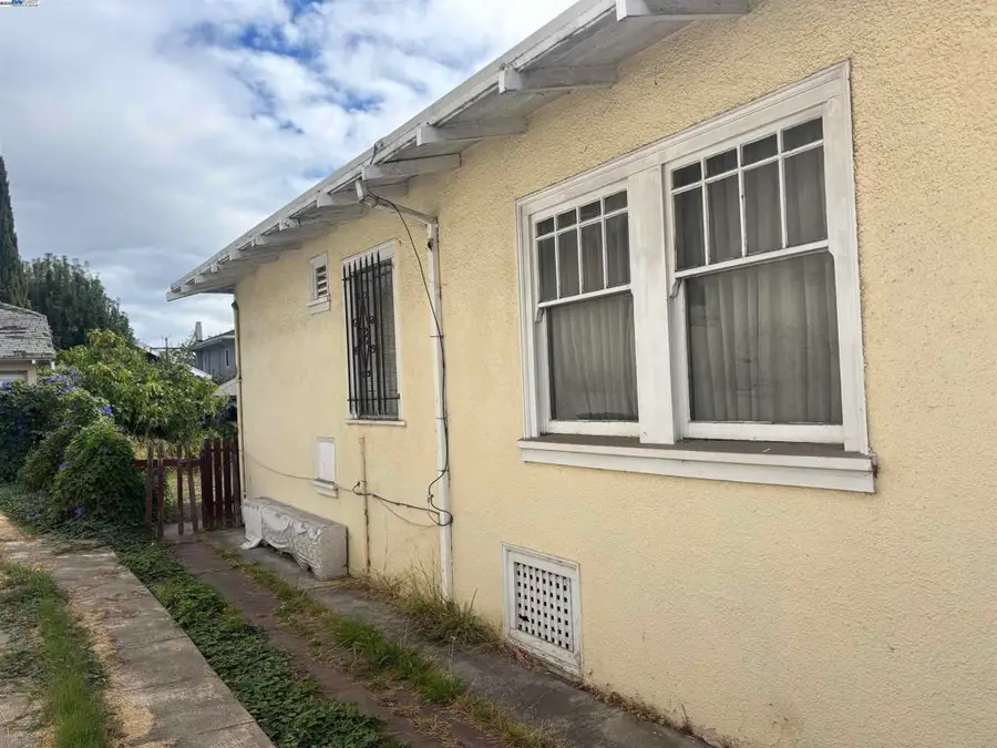 5226 Belvedere St, Oakland, CA 94601 - Image #3