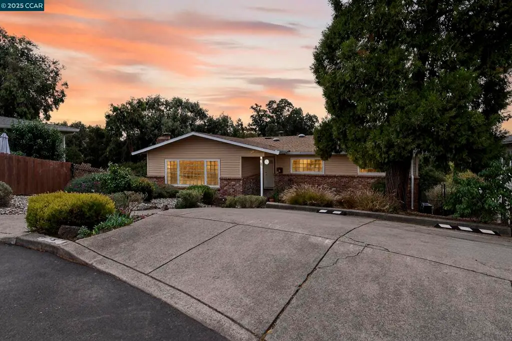 594 Summit Dr, Pinole, CA 94564 - Image #1