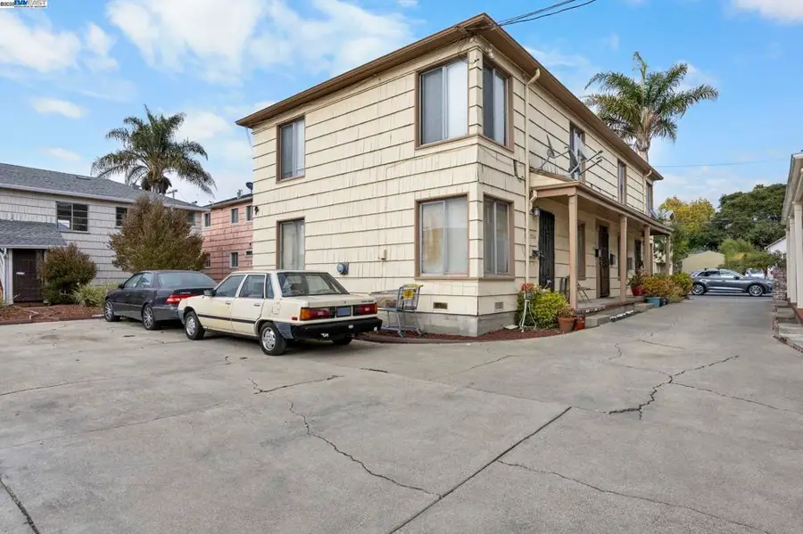 2758 Sacramento St, Berkeley, CA 94702 - #2
