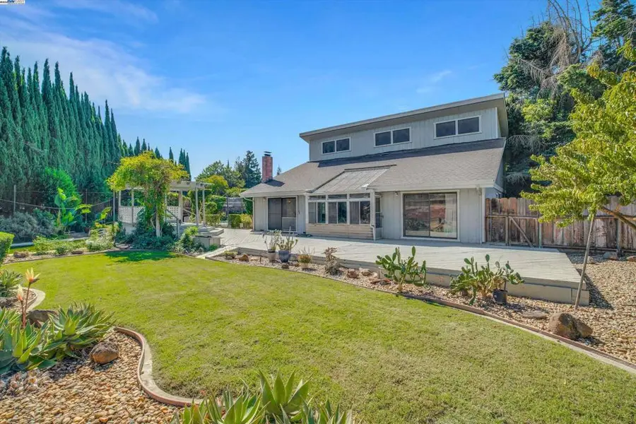 562 Greenview Pl, Manteca, CA 95337 - Image #3