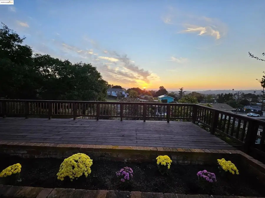 23049 Lakeridge Ave, Hayward, CA 94541 - Image #2