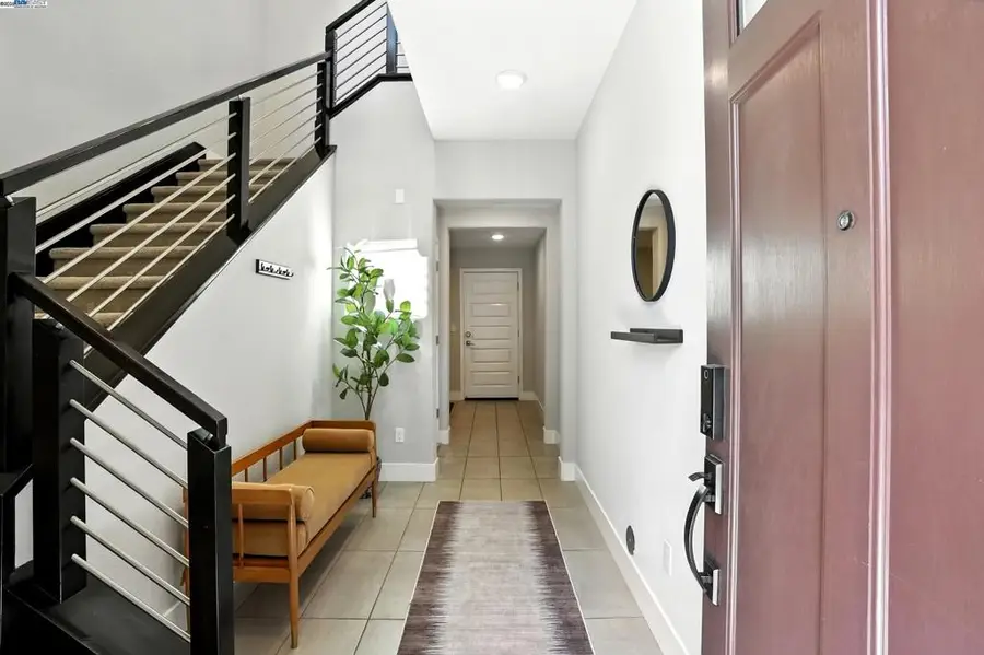 477 Mitchell Ave, Alameda, CA 94501 - Image #2