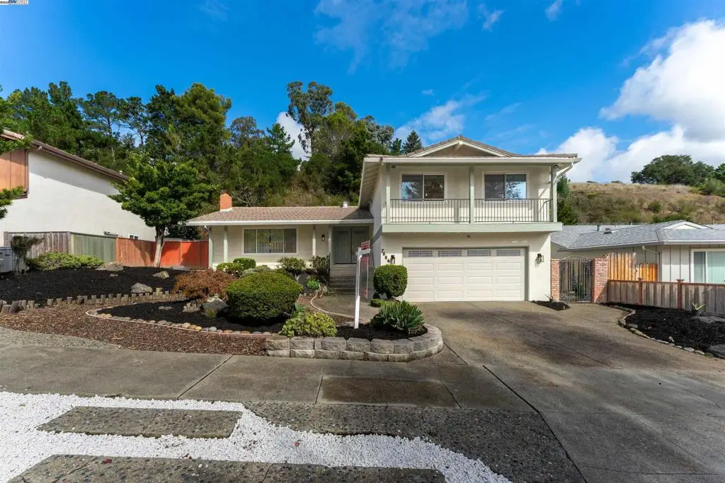 7684 Surrey Ln, Oakland, CA 94605 - Image #1