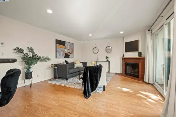 21071 Gary Dr #204, Hayward, CA 94546