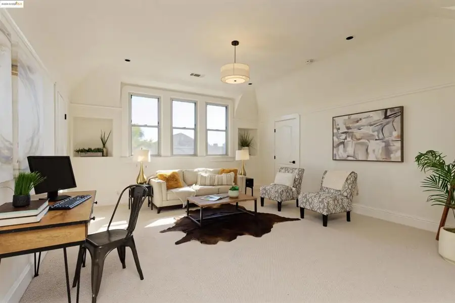 1033 Magnolia St, Oakland, CA 94607 - Image #3